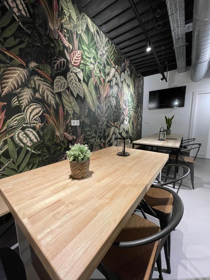 Vtz The Botanic Hostel Zaragoza Bagian luar foto