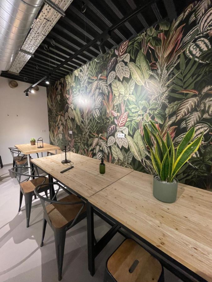 Vtz The Botanic Hostel Zaragoza Bagian luar foto