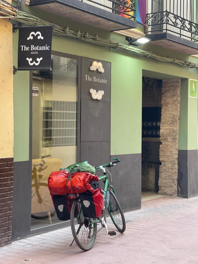Vtz The Botanic Hostel Zaragoza Bagian luar foto