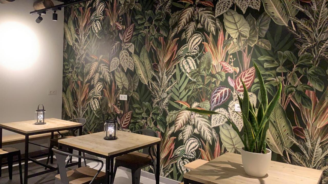 Vtz The Botanic Hostel Zaragoza Bagian luar foto