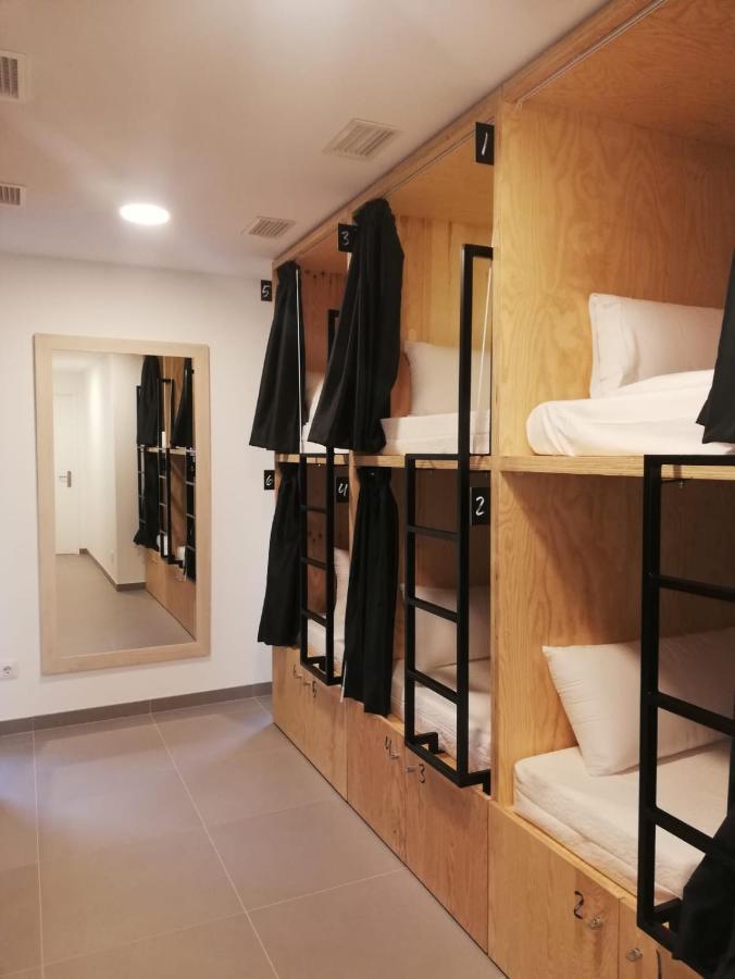 Vtz The Botanic Hostel Zaragoza Bagian luar foto