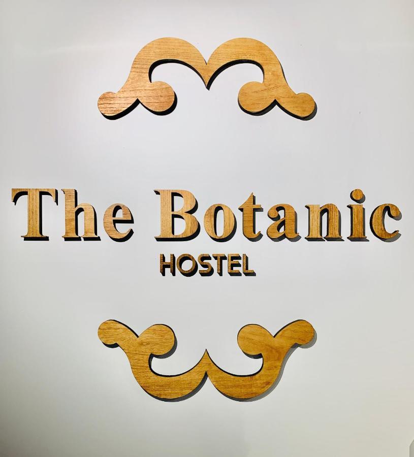 Vtz The Botanic Hostel Zaragoza Bagian luar foto