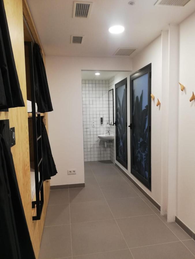 Vtz The Botanic Hostel Zaragoza Bagian luar foto